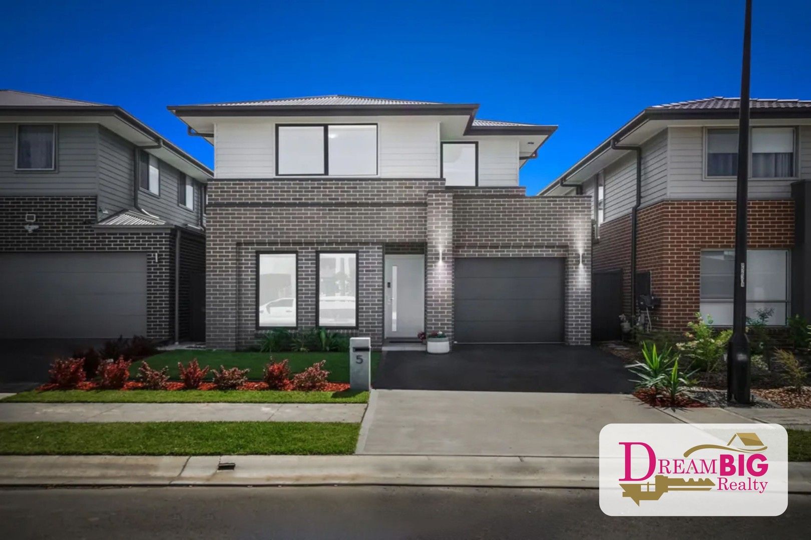 4 bedrooms House in 5 Genoa Street MARSDEN PARK NSW, 2765