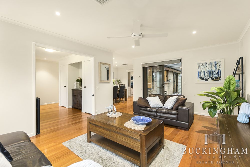 3 bedrooms House in 4 Warralong Avenue GREENSBOROUGH VIC, 3088