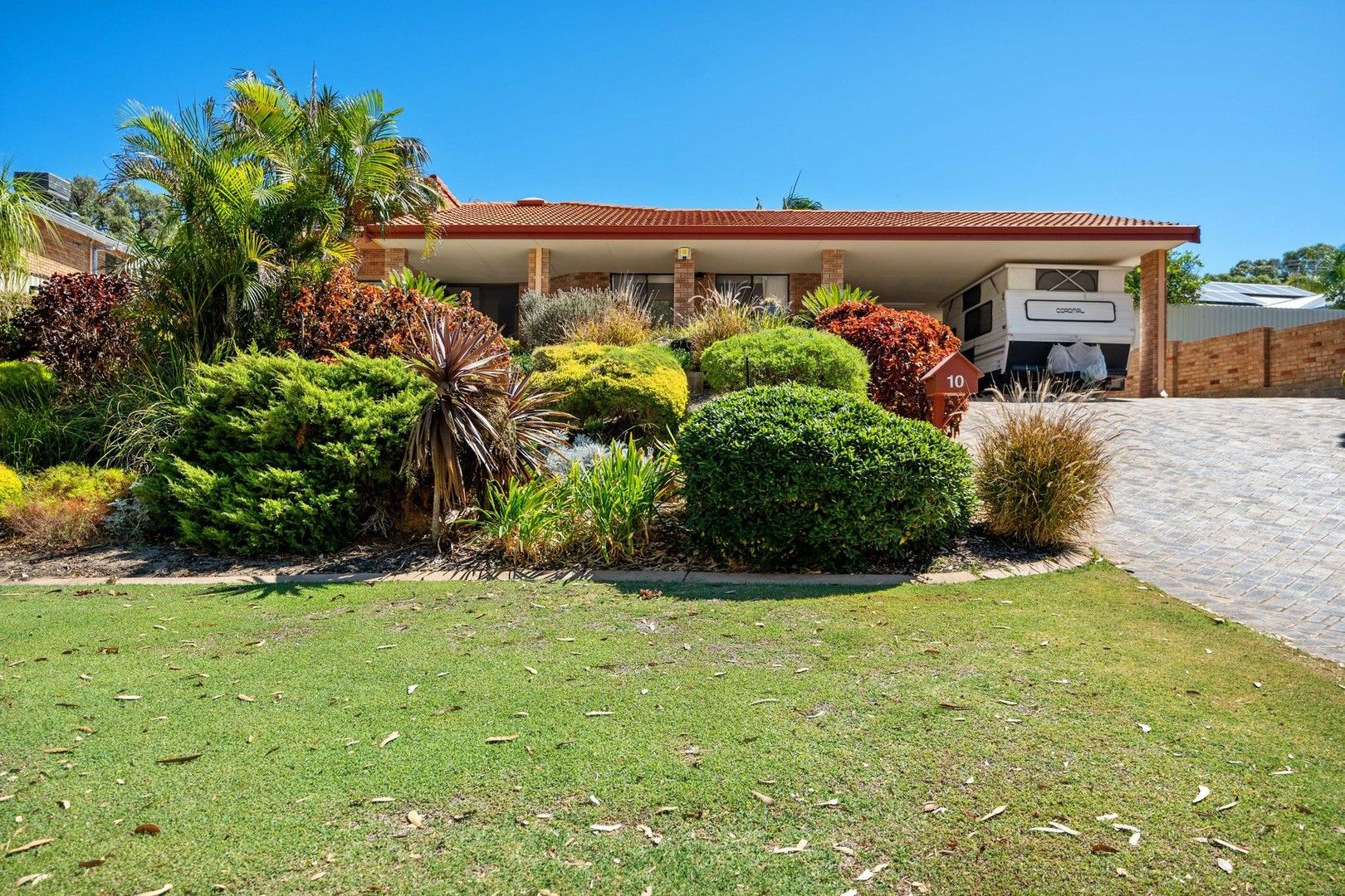 4 bedrooms House in 10 Lionel Court DUNCRAIG WA, 6023