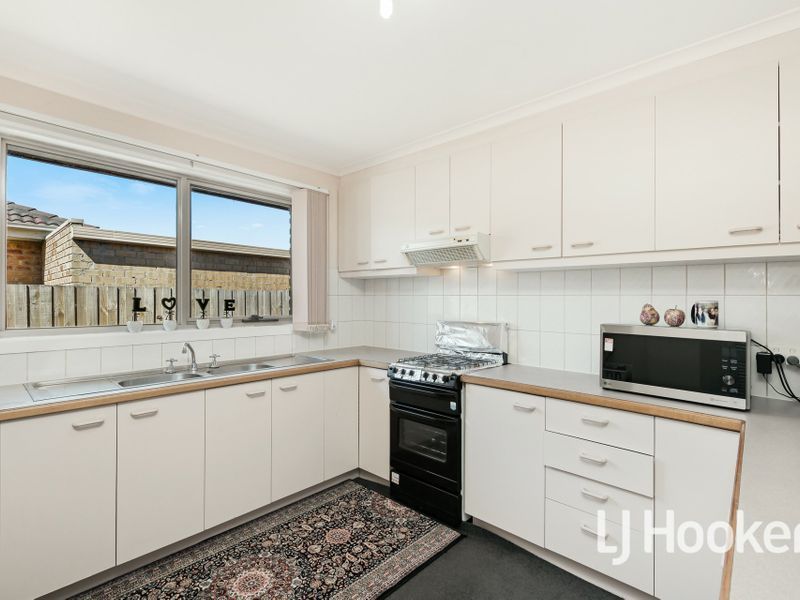 2/77 Oaktree Drive, Hampton Park VIC 3976, Image 1