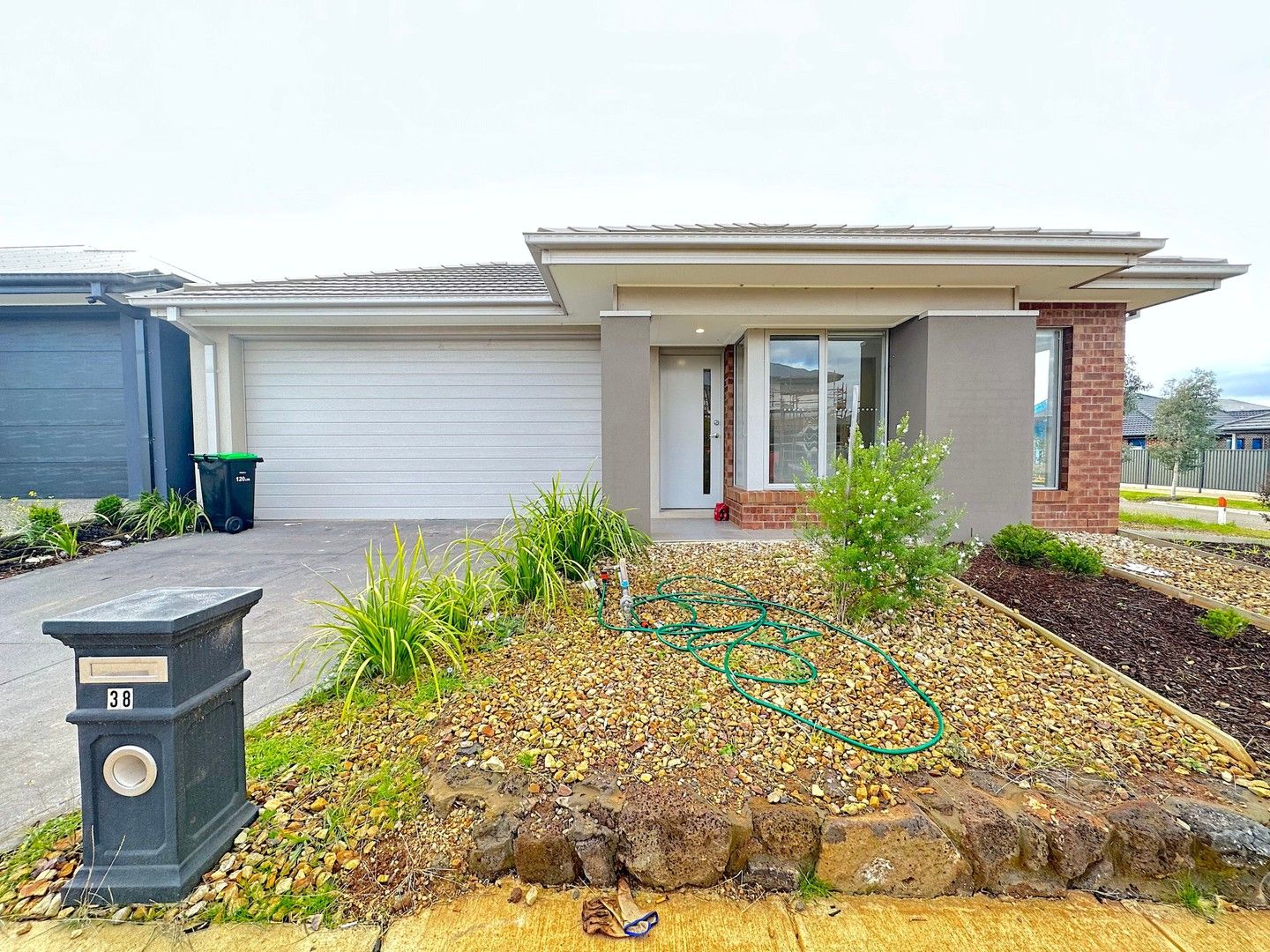 4 bedrooms House in 38 Annapurna Crescent TRUGANINA VIC, 3029