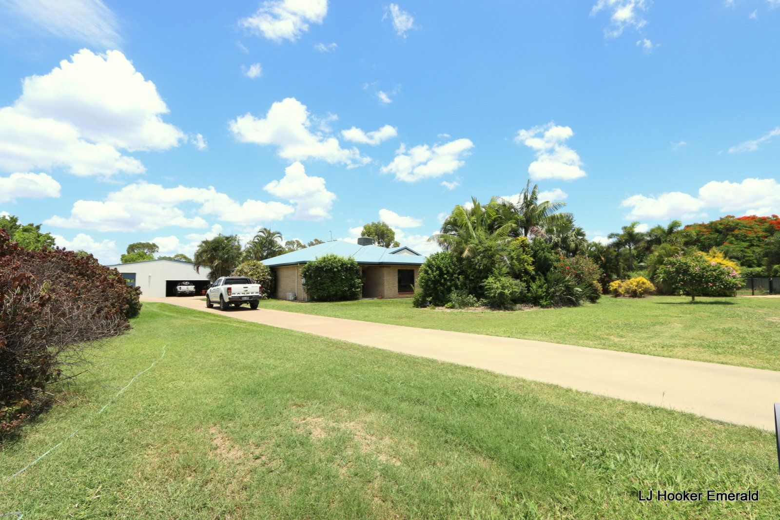 4 bedrooms House in 2 Malibu Place EMERALD QLD, 4720