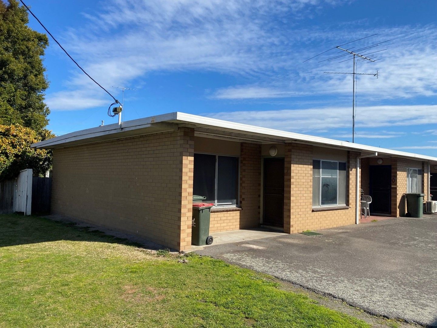 2 bedrooms Apartment / Unit / Flat in 1/24 Hazelwood Road MORWELL VIC, 3840