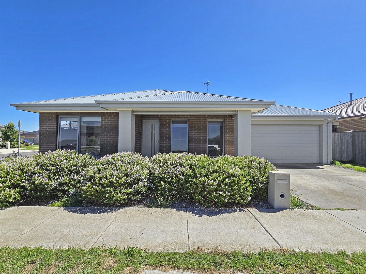 4 bedrooms House in 44-46 Grevillea Drive MOUNT DUNEED VIC, 3217