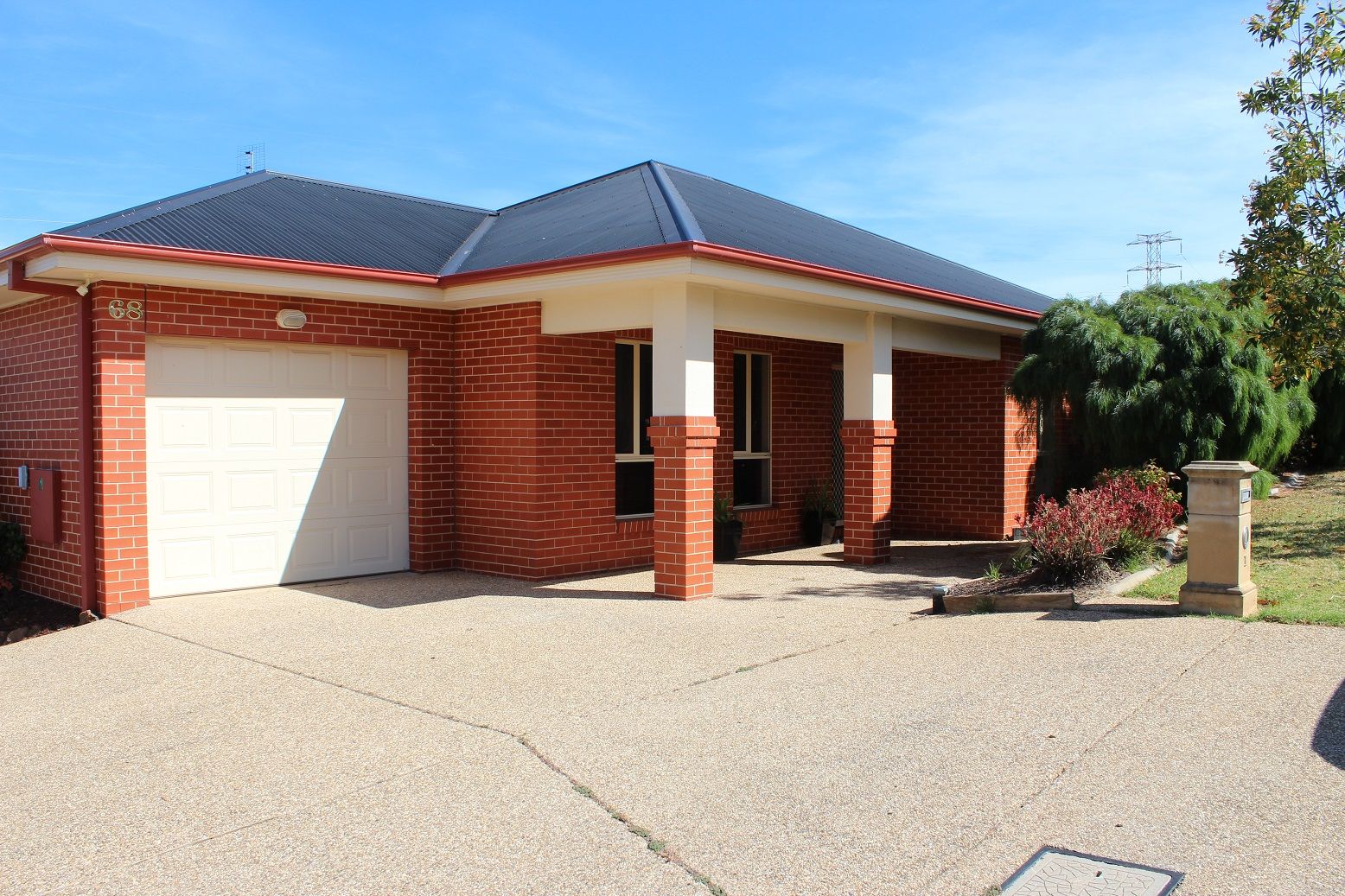 2 bedrooms Townhouse in 1/68 Mountainview Drive LAVINGTON NSW, 2641