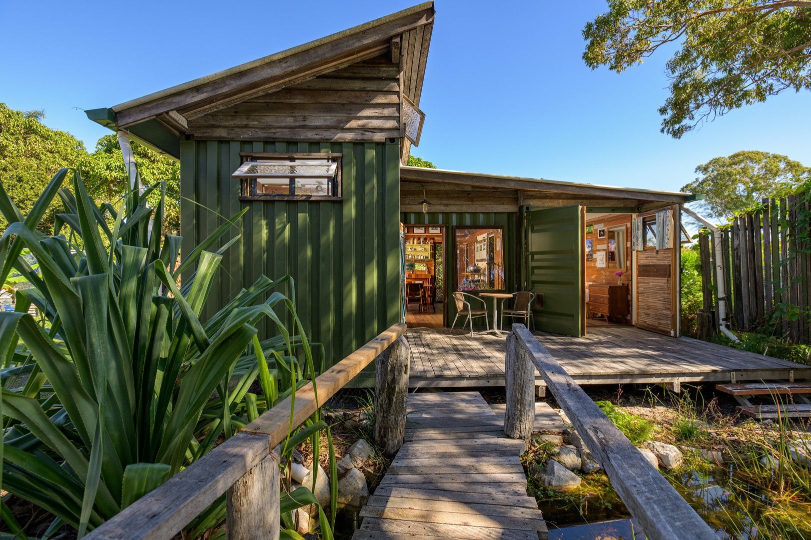 3 bedrooms House in 168 Queen Elizabeth Drive COOLOOLA COVE QLD, 4580