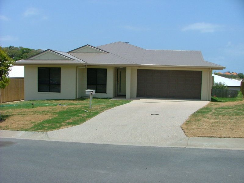 4 bedrooms House in 32 Village Circuit EIMEO QLD, 4740