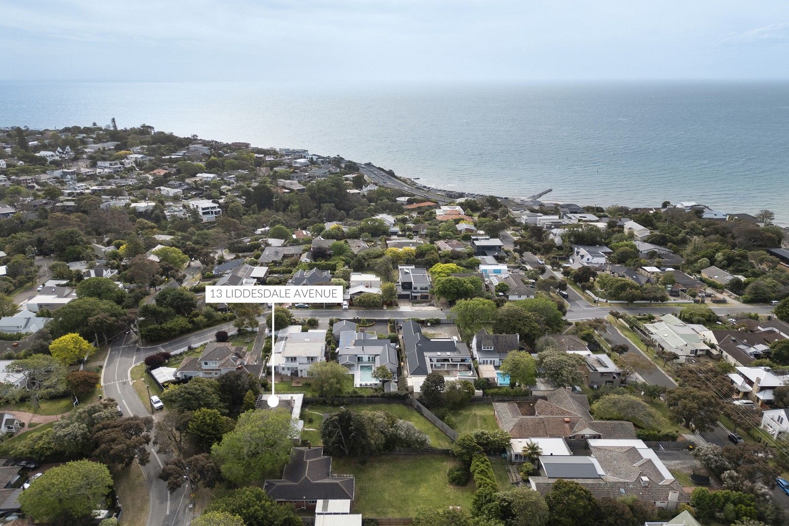 4 bedrooms House in 13 Liddesdale Avenue FRANKSTON SOUTH VIC, 3199