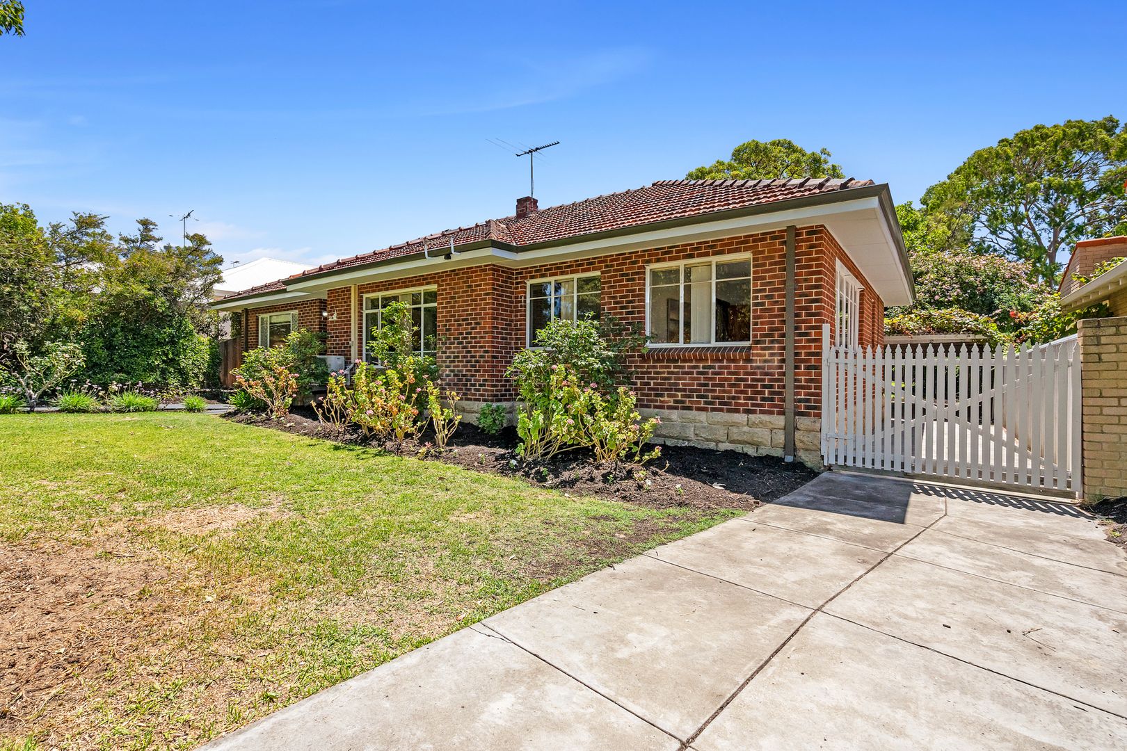 33 Watkins Road, Dalkeith WA 6009, Image 1