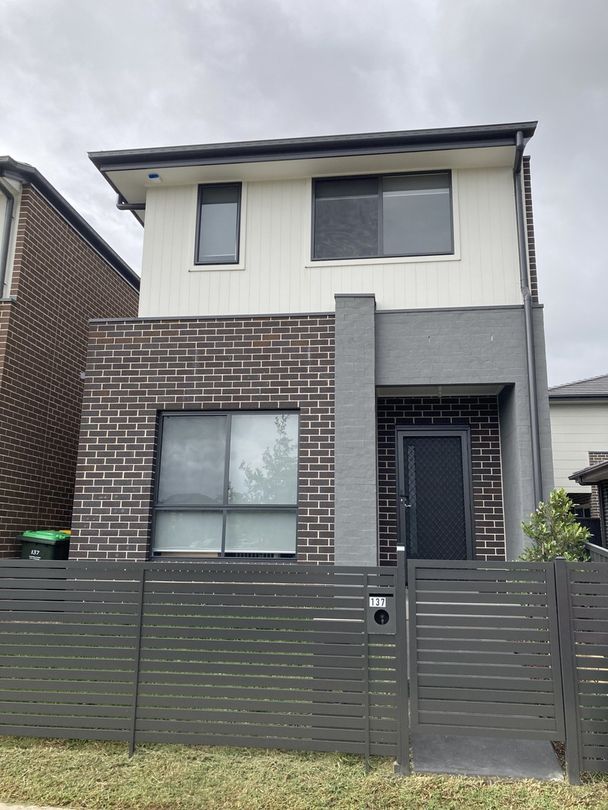4 bedrooms House in 137 Bardia Ave BARDIA NSW, 2565