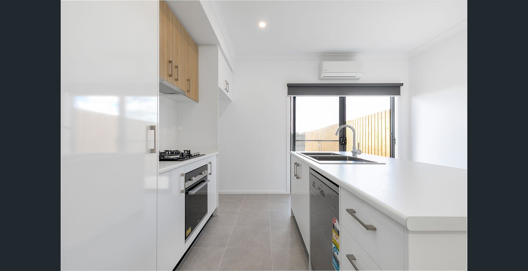 3 bedrooms House in 44 Kimzy Circuit WERRIBEE VIC, 3030