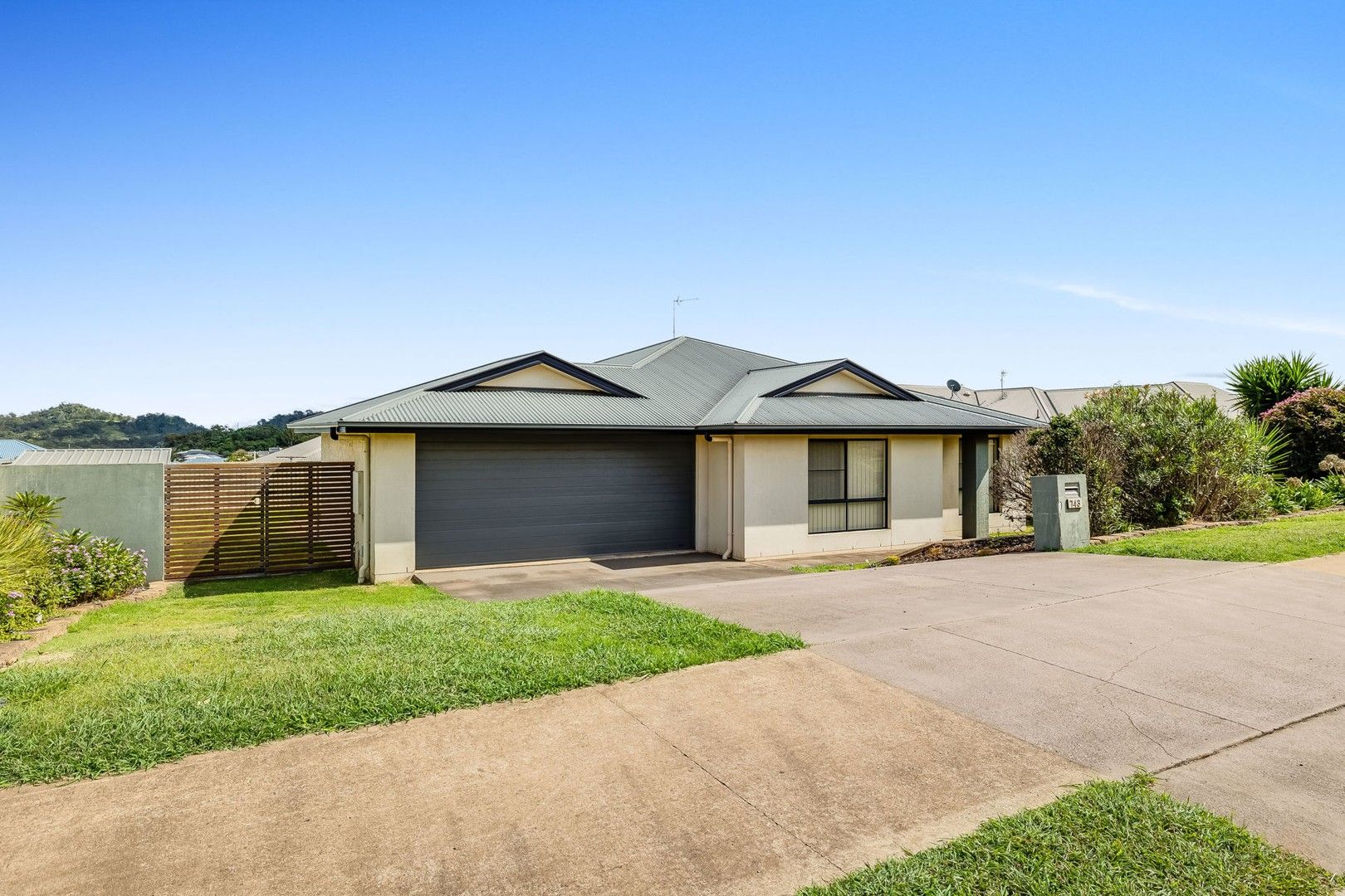 4 bedrooms House in 743 Greenwattle Street GLENVALE QLD, 4350