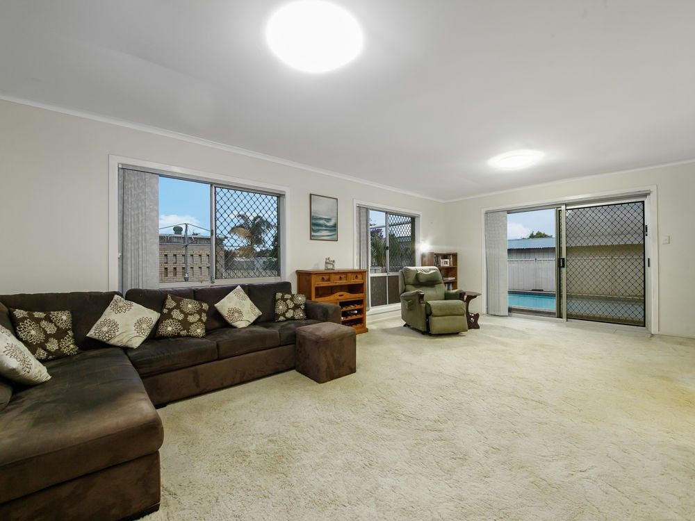 5 Suzanne Street, Wynnum West QLD 4178, Image 2