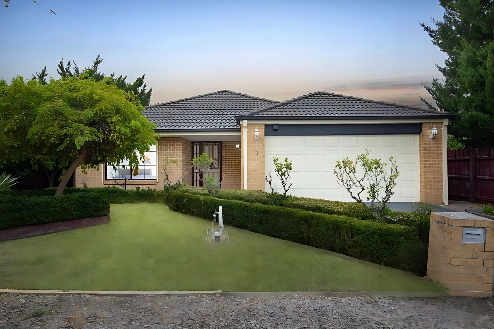 4 bedrooms House in 15 Berthon Crescent HILLSIDE VIC, 3037