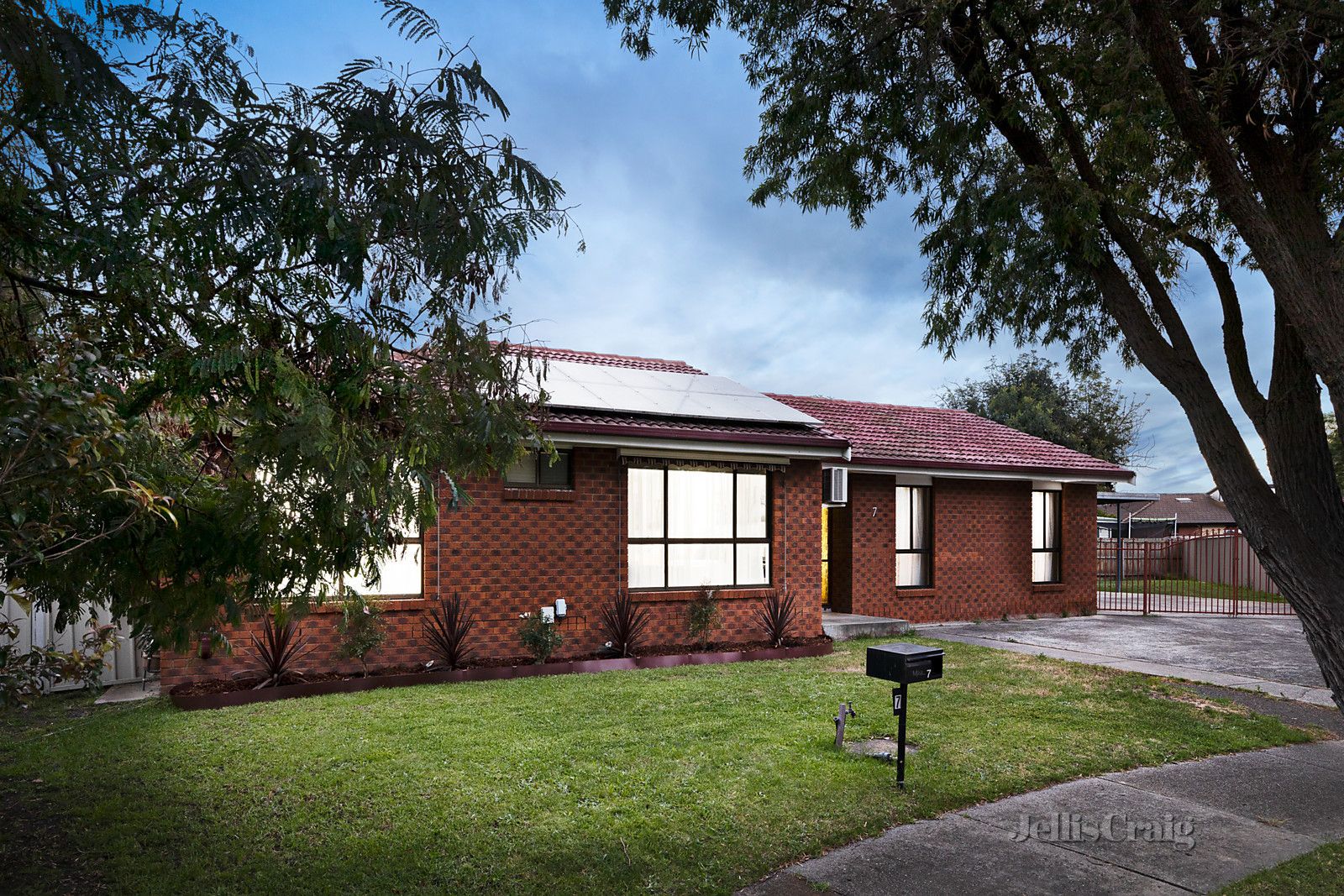 7 Brigden Court, Mill Park VIC 3082, Image 0