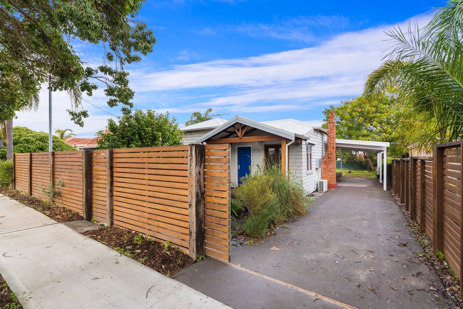 2 bedrooms House in 100 Leake Street BELMONT WA, 6104