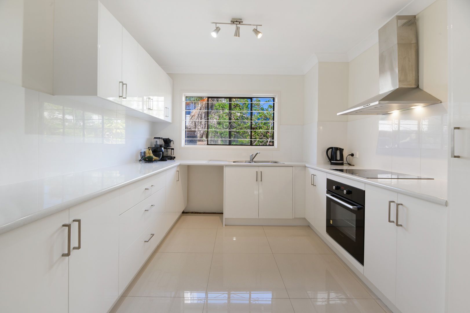 4/23 Jubilee Avenue, Broadbeach QLD 4218, Image 1