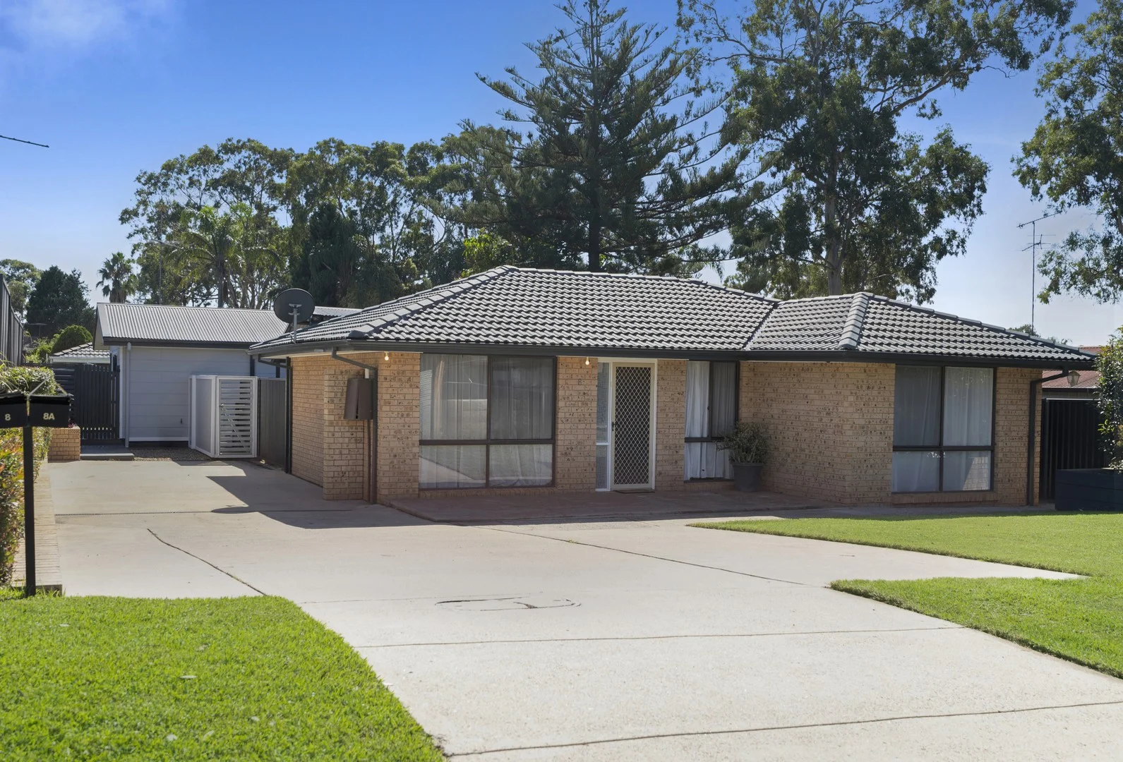 8 & 8a Mulgara Place, St Helens Park NSW 2560