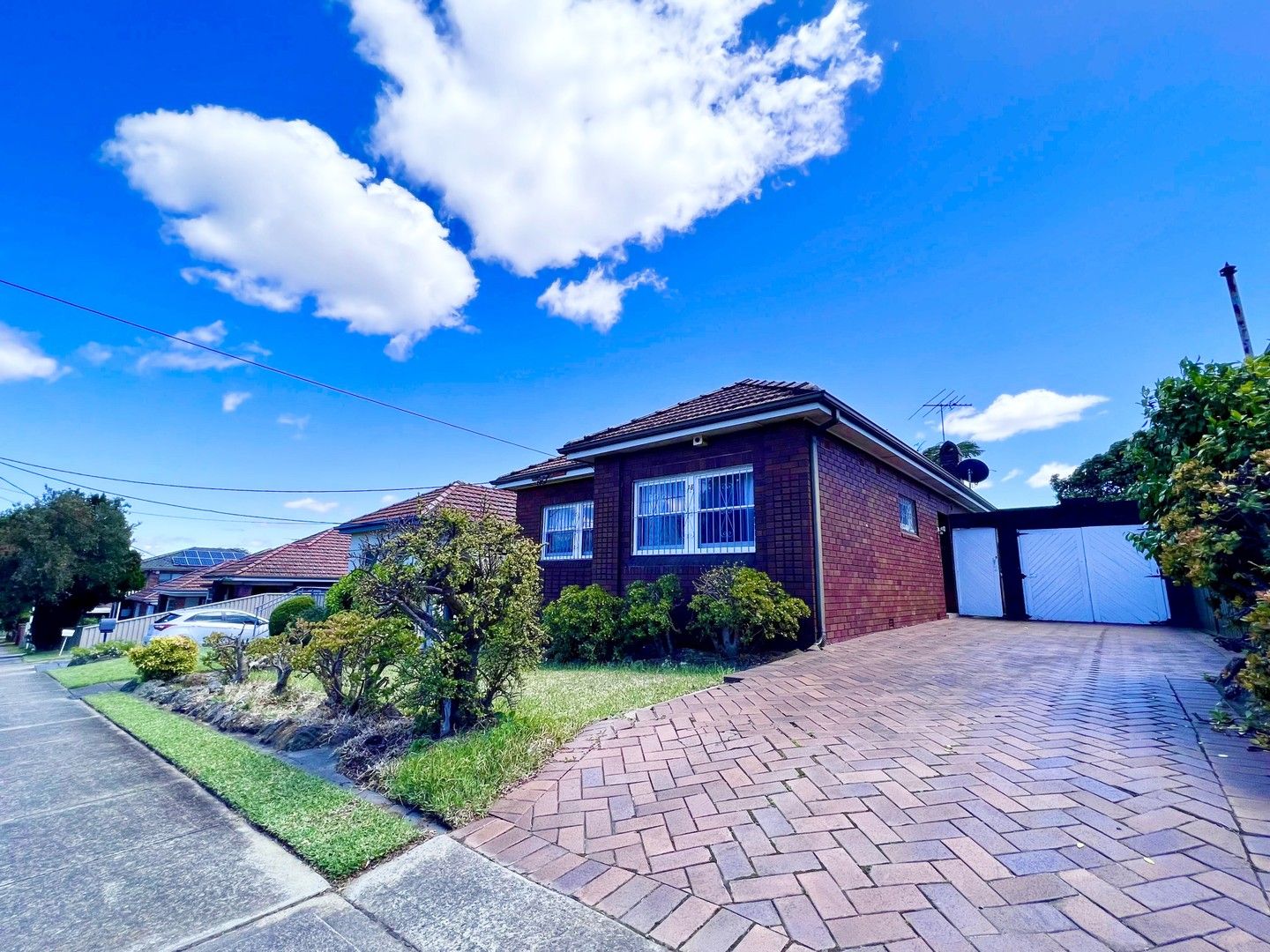 3 bedrooms House in 16 Moreton Avenue KINGSGROVE NSW, 2208