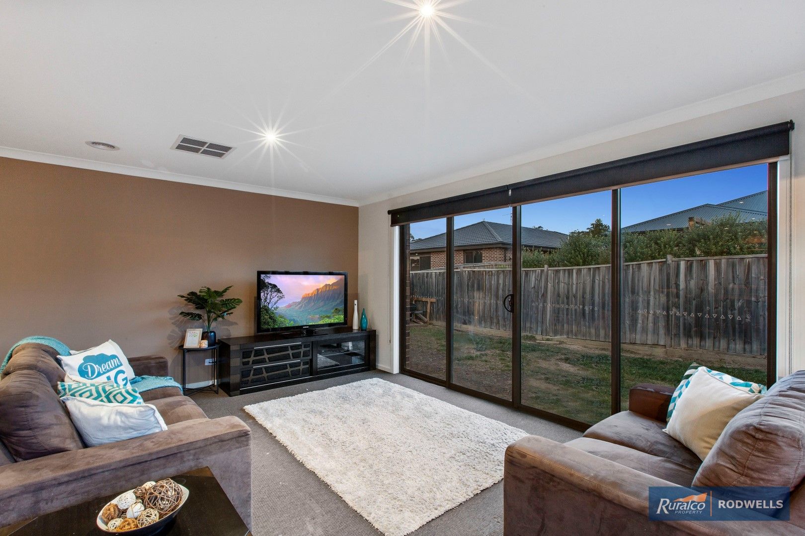 22 Grange Drive, Broadford VIC 3658, Image 2