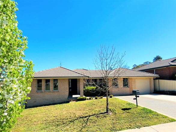 1 Hambrook Place, Young NSW 2594