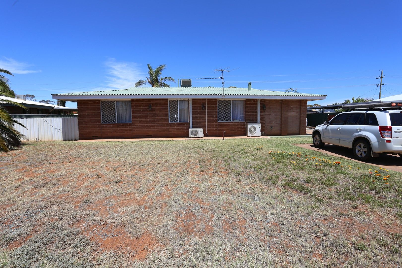 3 bedrooms House in 17 Callitris Road KAMBALDA WEST WA, 6442