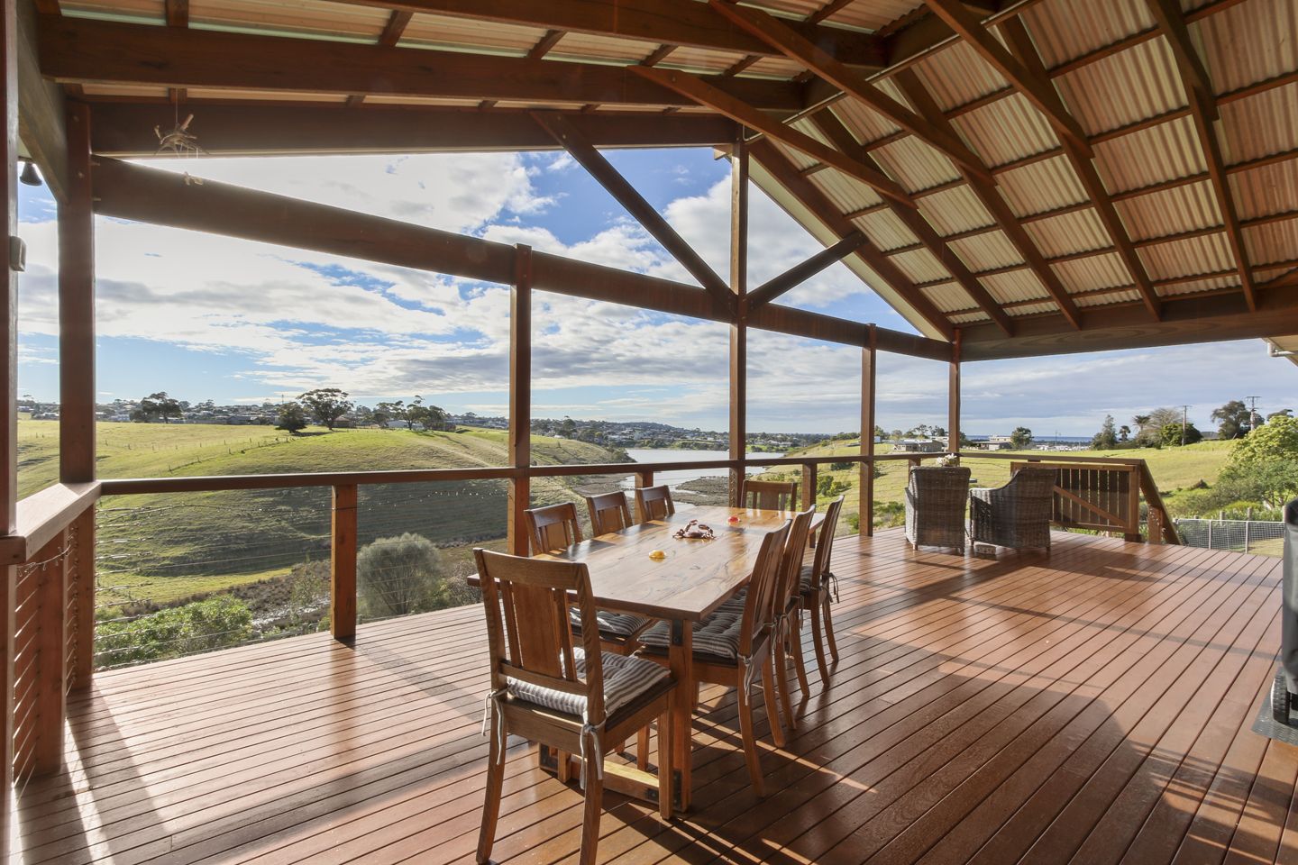 3 bedrooms House in 157 Albatross Road LAKES ENTRANCE VIC, 3909