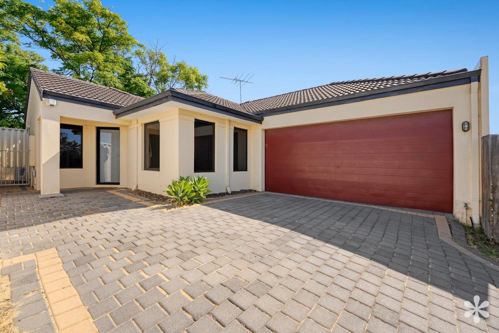 3 bedrooms House in 25A Fermaner Street KARRINYUP WA, 6018