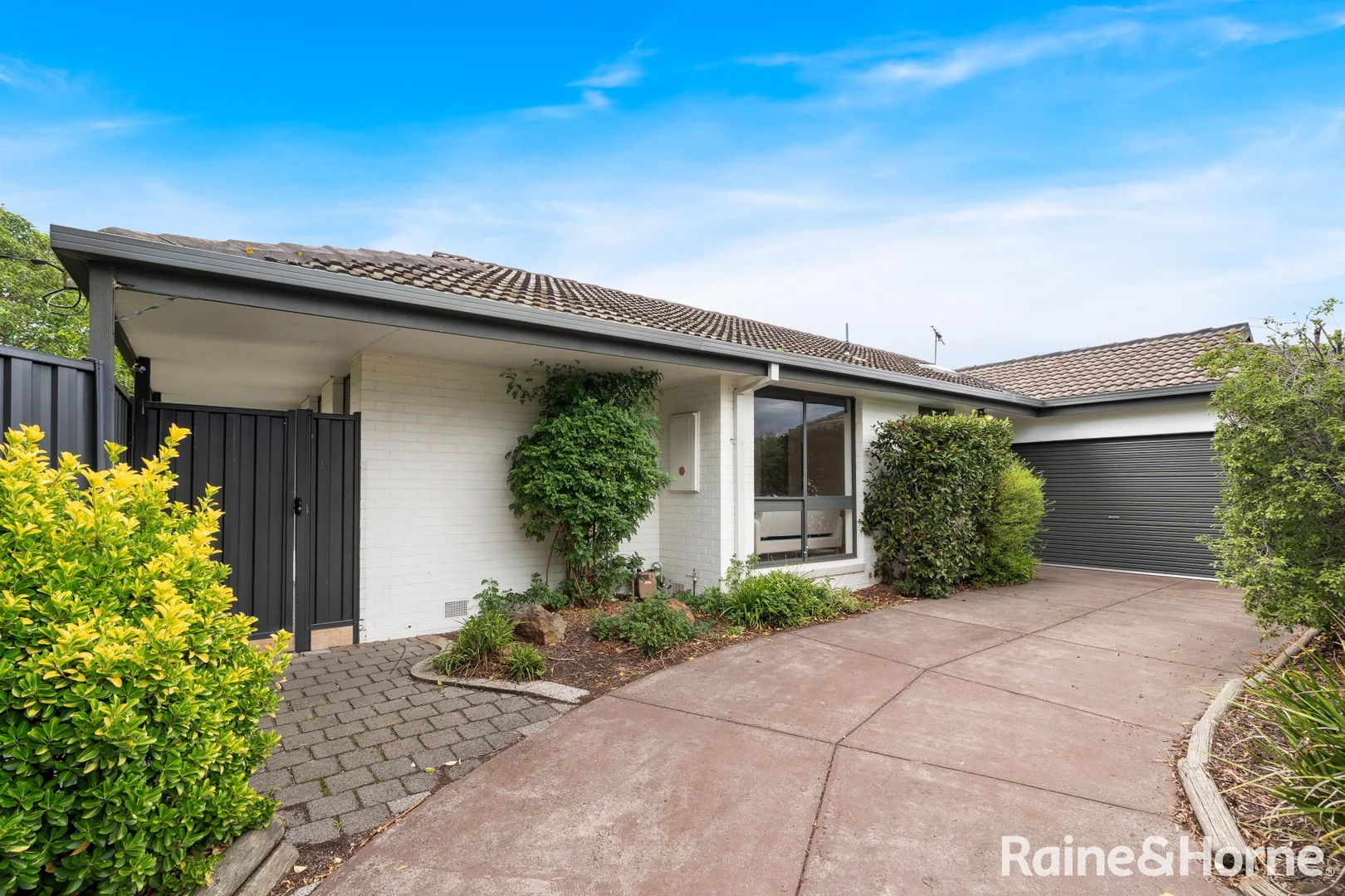 15 Higgins Avenue, Sunbury VIC 3429