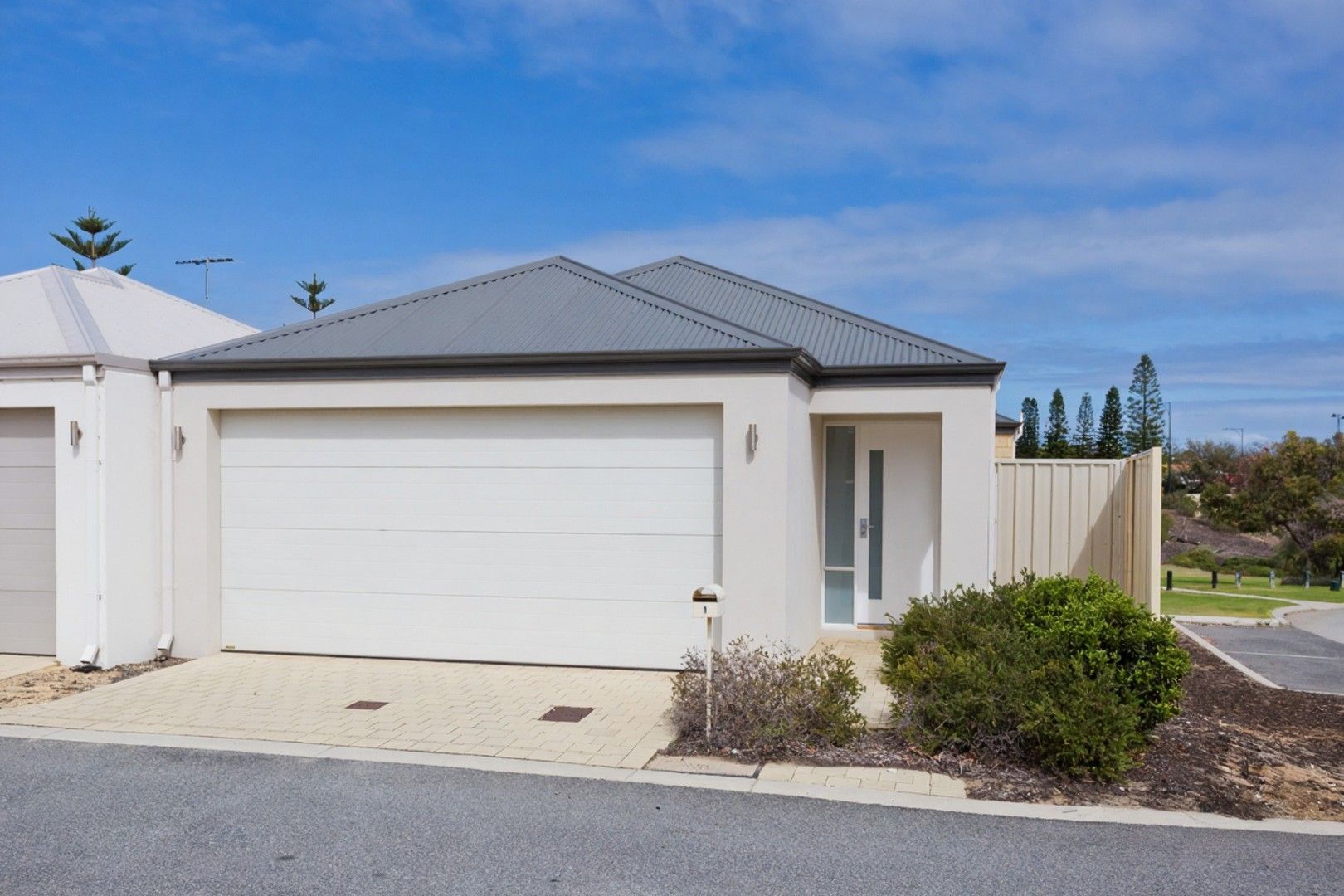 2 bedrooms House in 1/6 Chipping Crescent BUTLER WA, 6036