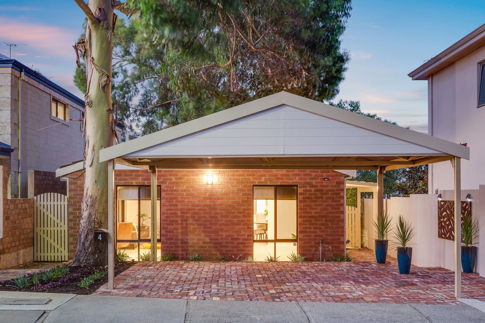 3 bedrooms House in 4 Warwick Street WEST LEEDERVILLE WA, 6007