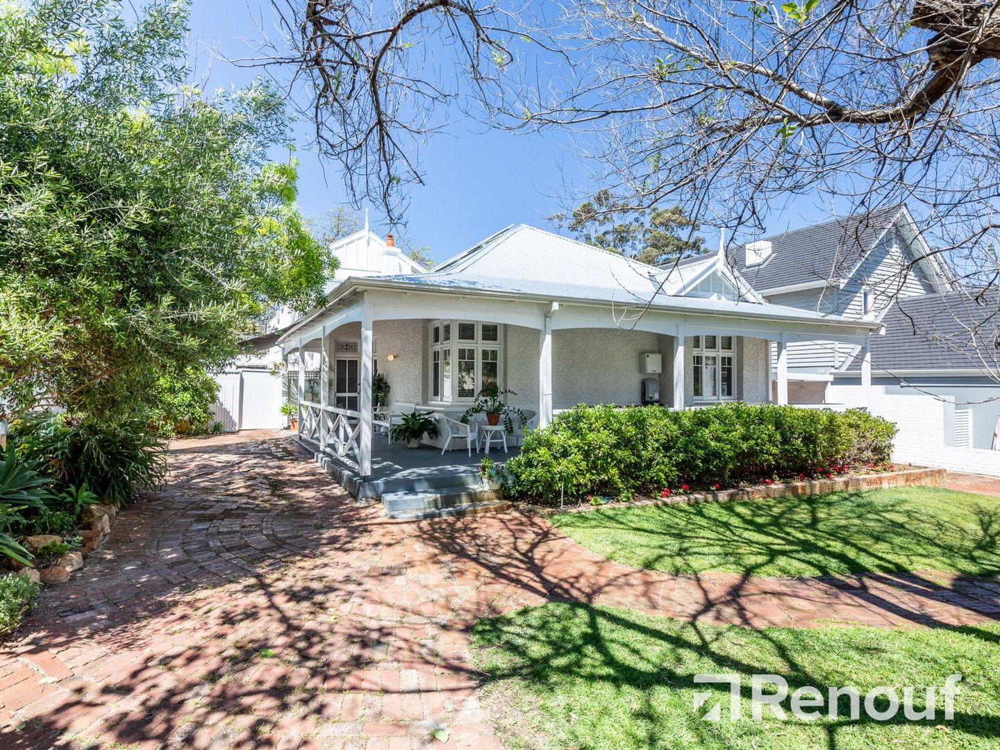 5 bedrooms House in 10 Wood Street SWANBOURNE WA, 6010