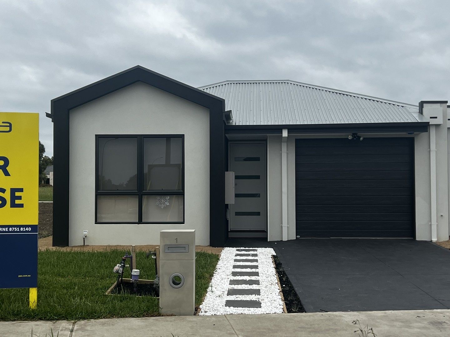 4 bedrooms House in 1 Redmill Terrace CRANBOURNE EAST VIC, 3977