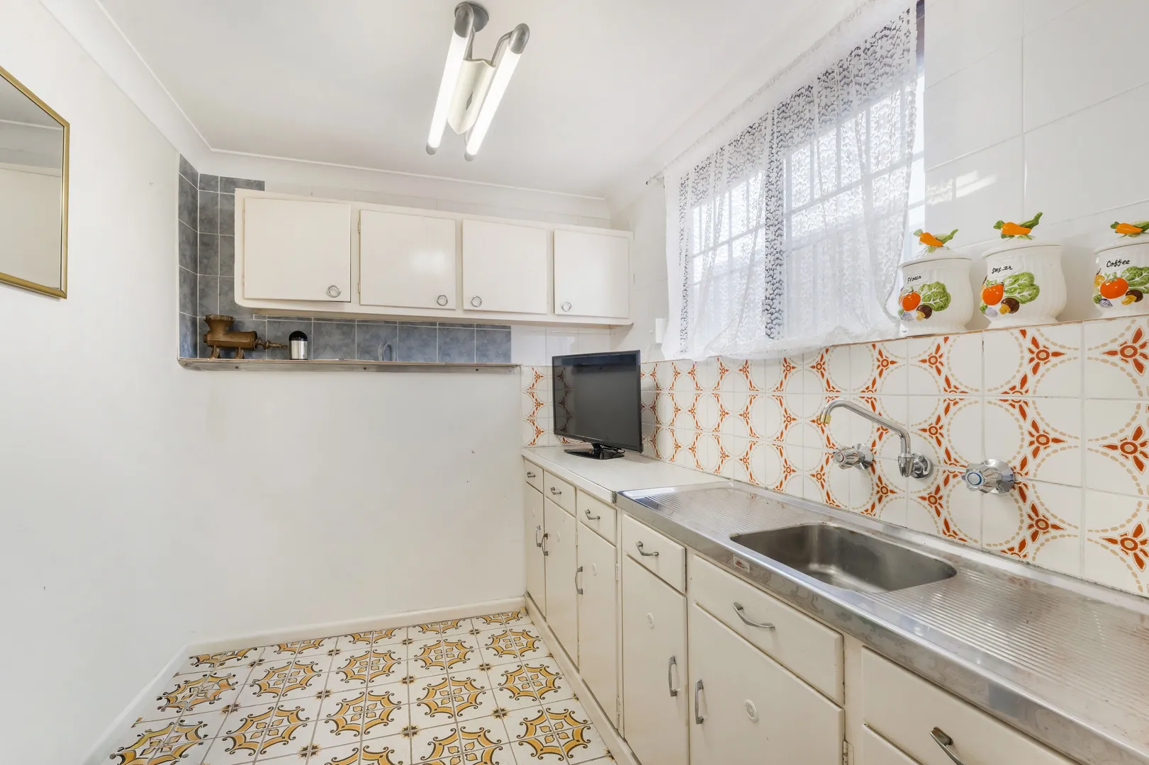 Spacious Family Home!!!
Large Family Home Must Be Sold! - More