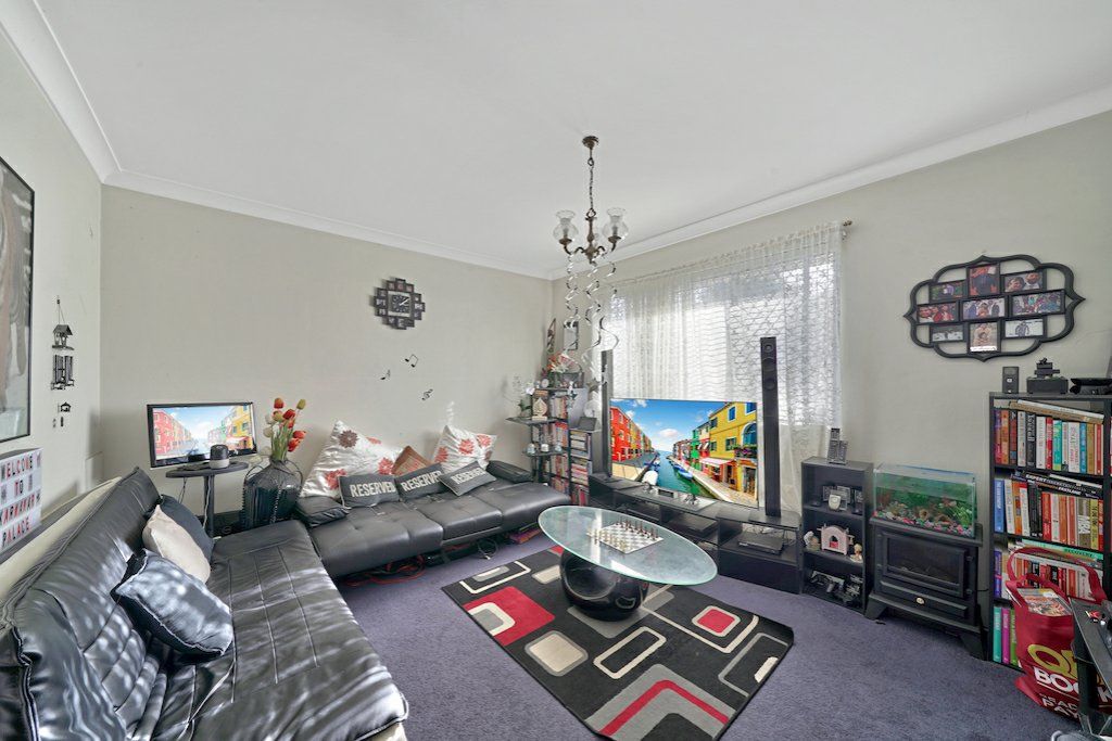 4/2A Condamine Street, Campbelltown NSW 2560, Image 2