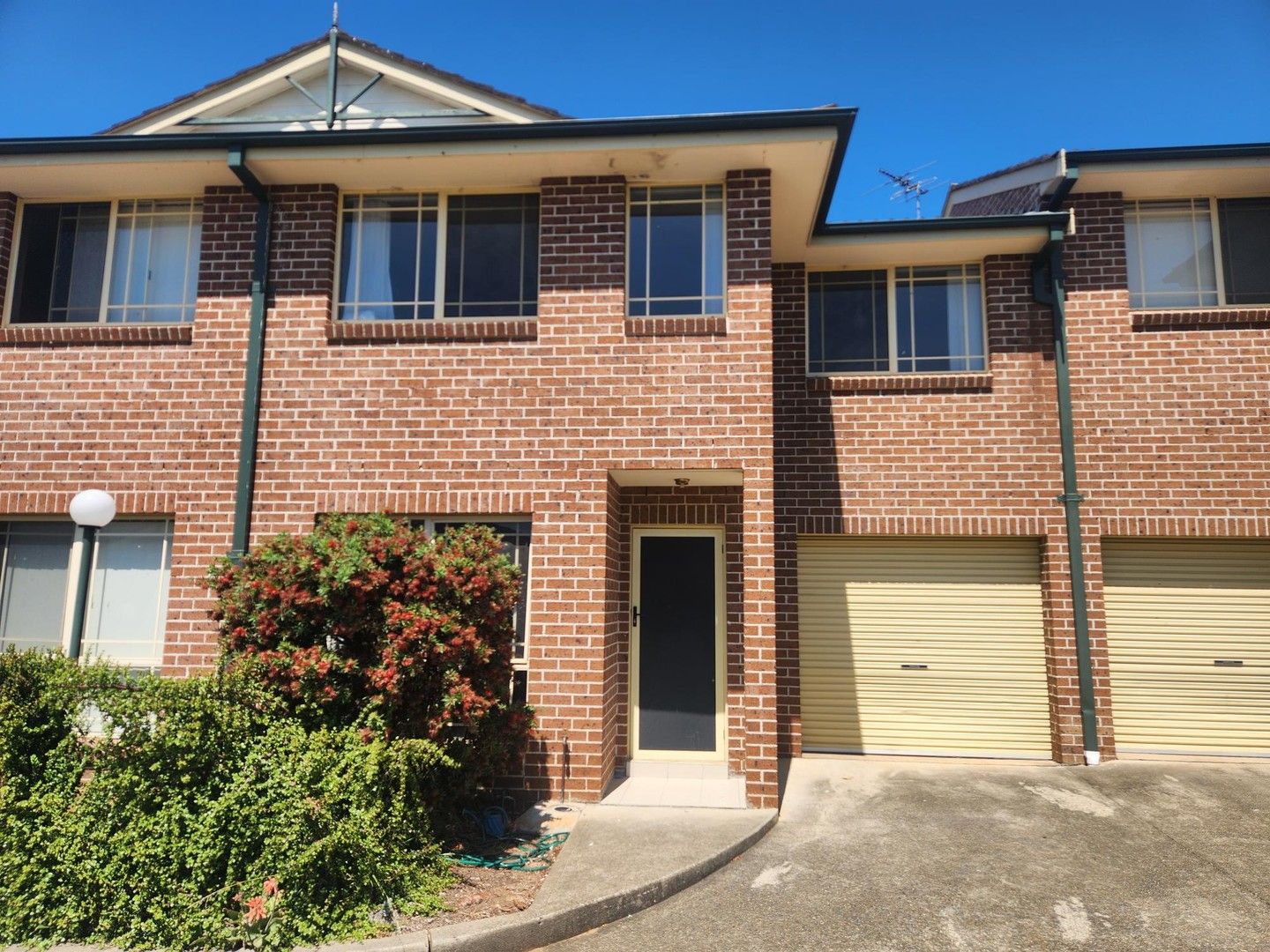 2 bedrooms Townhouse in 7/17 Third Avenue MACQUARIE FIELDS NSW, 2564