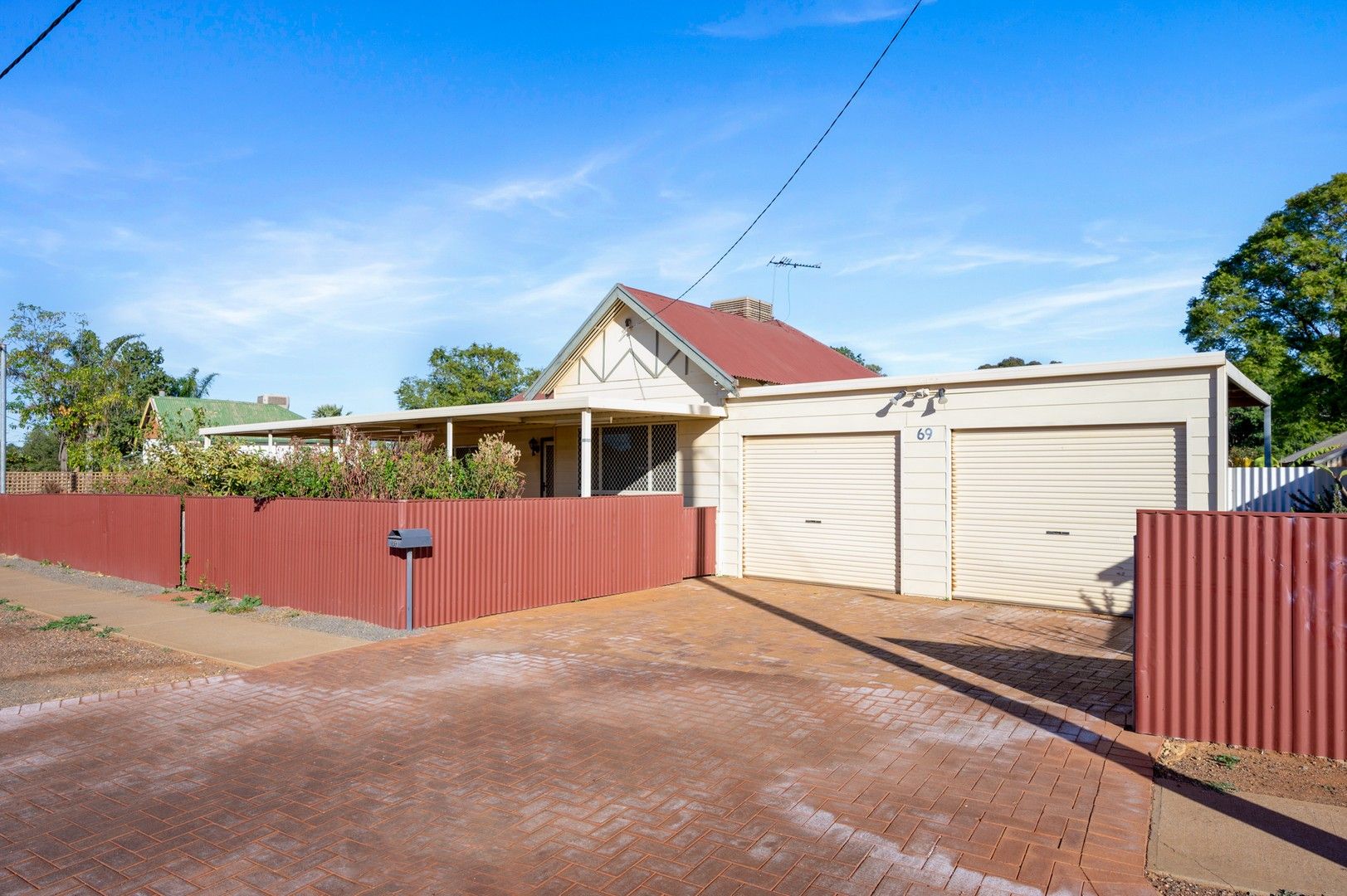 3 bedrooms House in 69 Ardagh Avenue KALGOORLIE WA, 6430