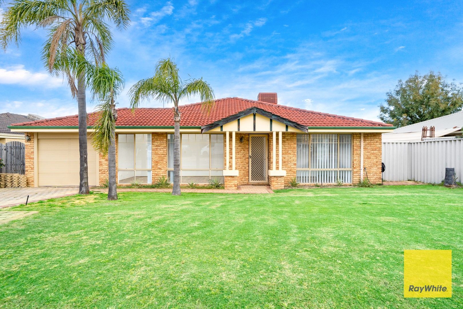 3 bedrooms House in 43 Frangipani MARANGAROO WA, 6064