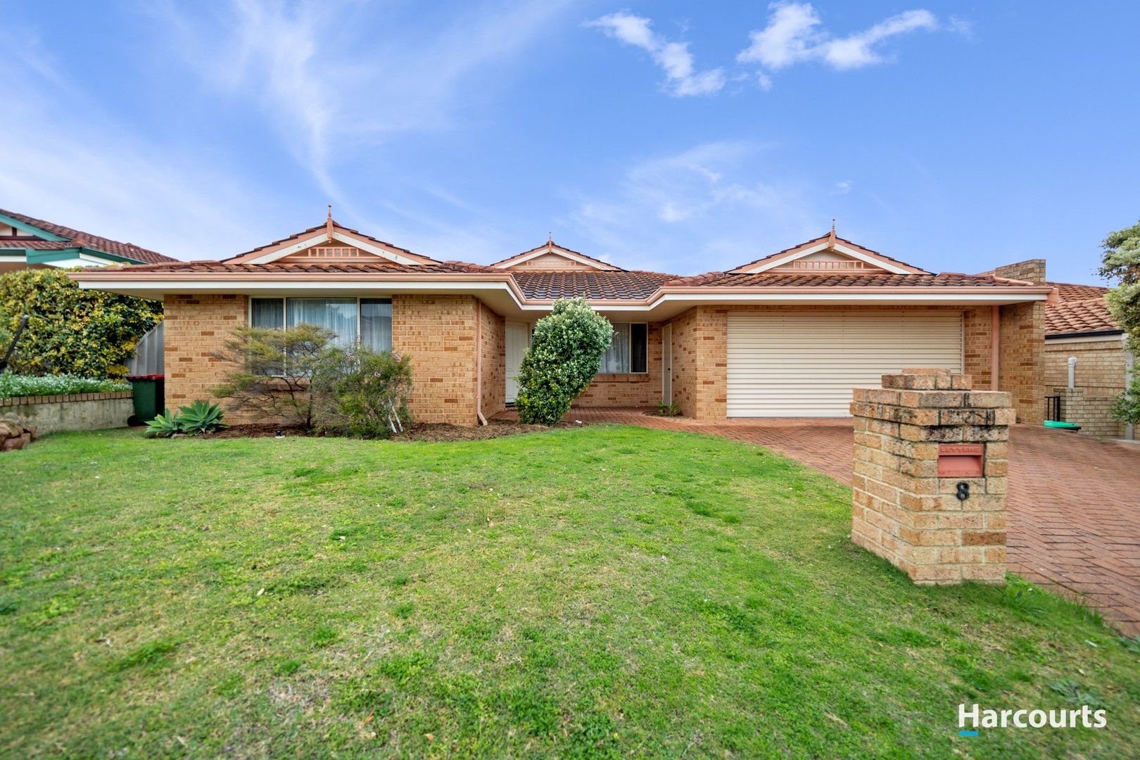 4 bedrooms House in 8 Tipperary Rise PADBURY WA, 6025
