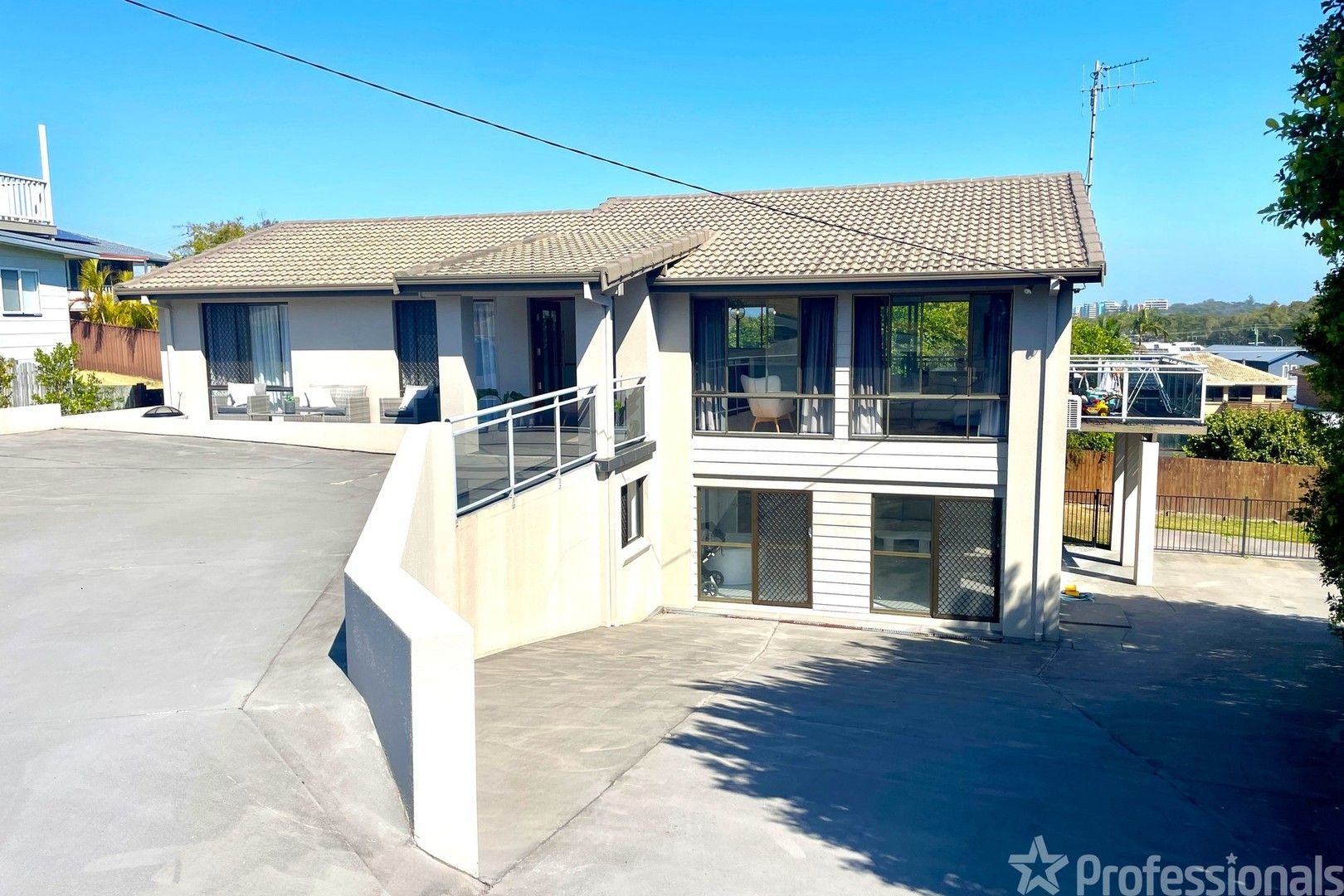 4 bedrooms House in 5 Lake Vista Crescent FORSTER NSW, 2428