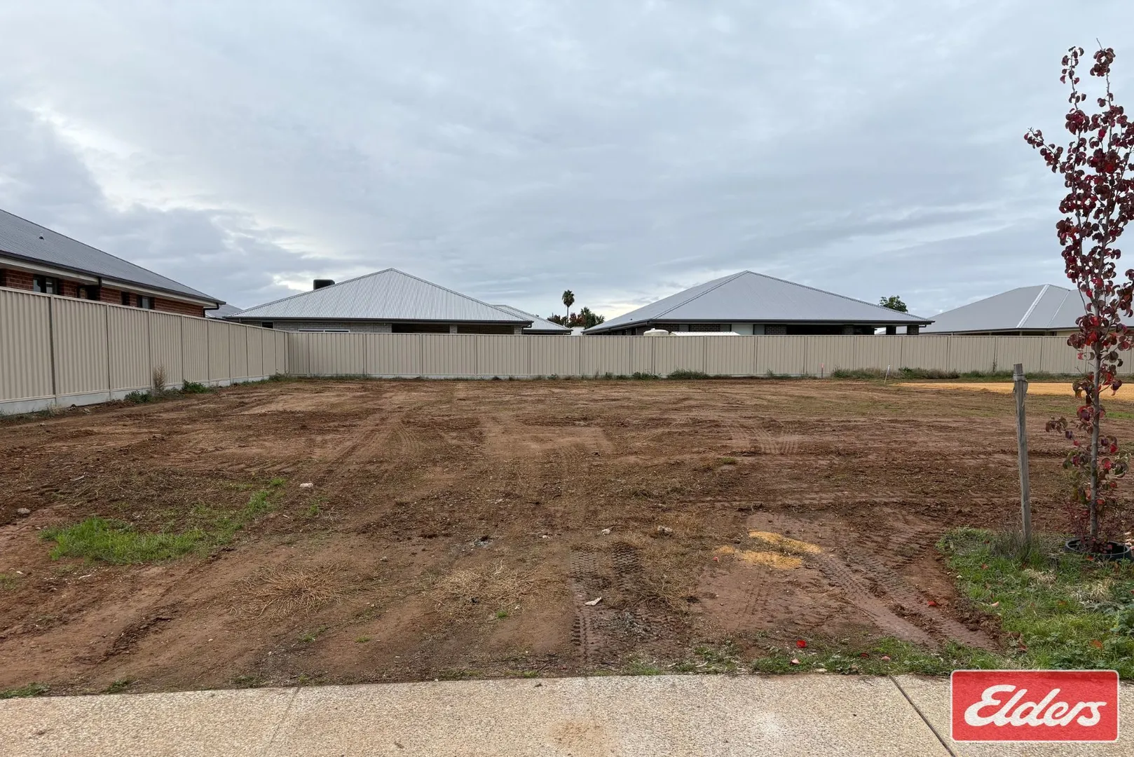 Rare Earth - Big 768sqm Allotment with Wide Frontage - Vue 2