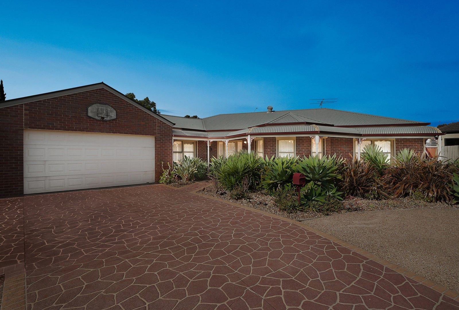 4 bedrooms House in 11 Keith Place HAMLYN HEIGHTS VIC, 3215