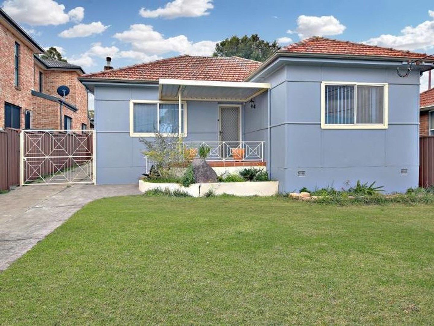 27 Wilberforce Road, Revesby NSW 2212, Image 0