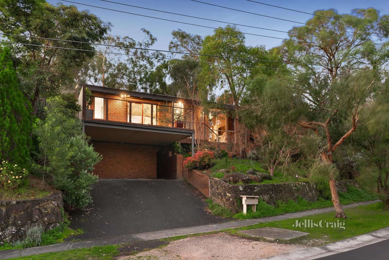 4 bedrooms House in 35 Acheron Crescent ELTHAM NORTH VIC, 3095