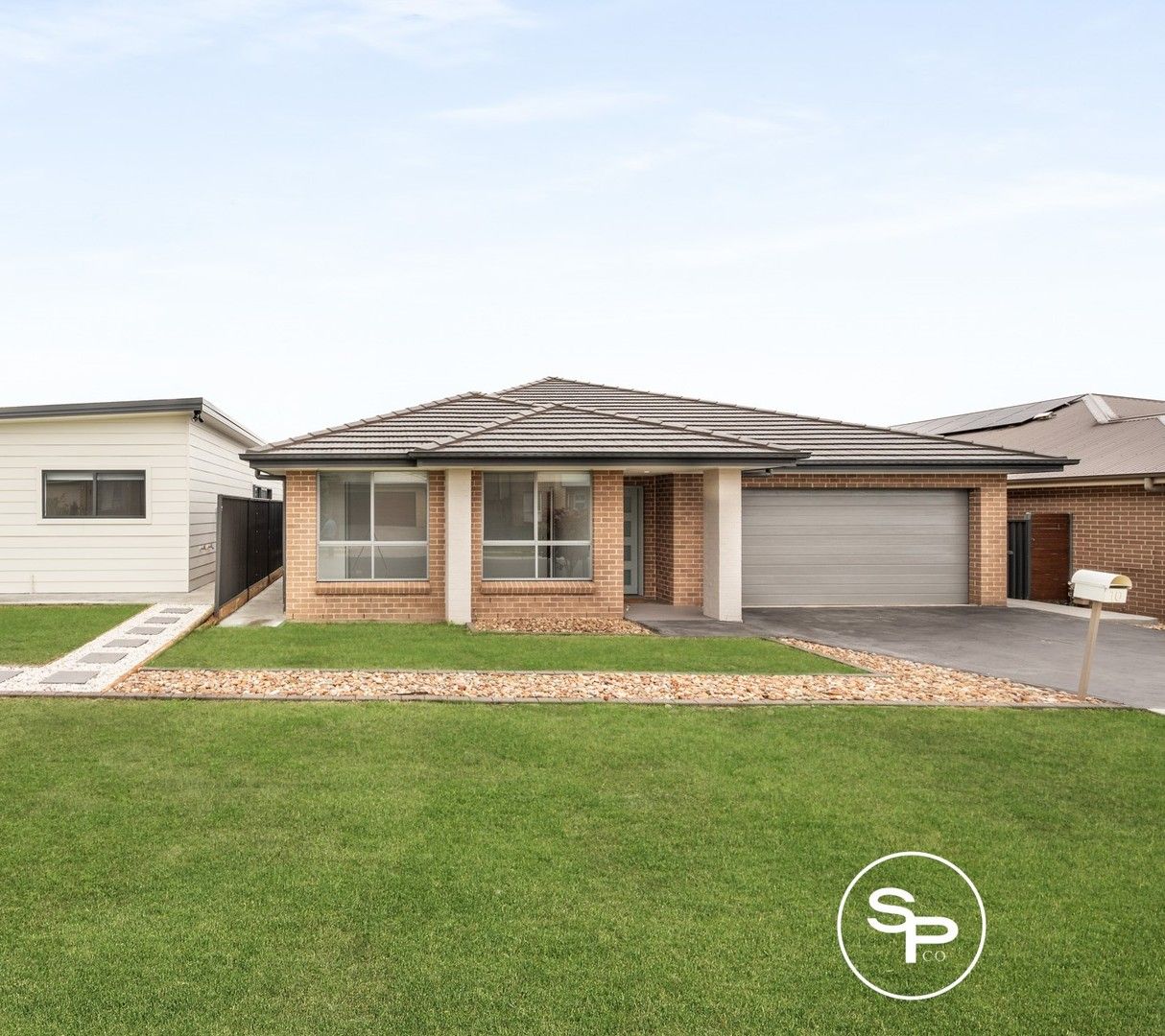 6 bedrooms House in 10 Wear St ORAN PARK NSW, 2570