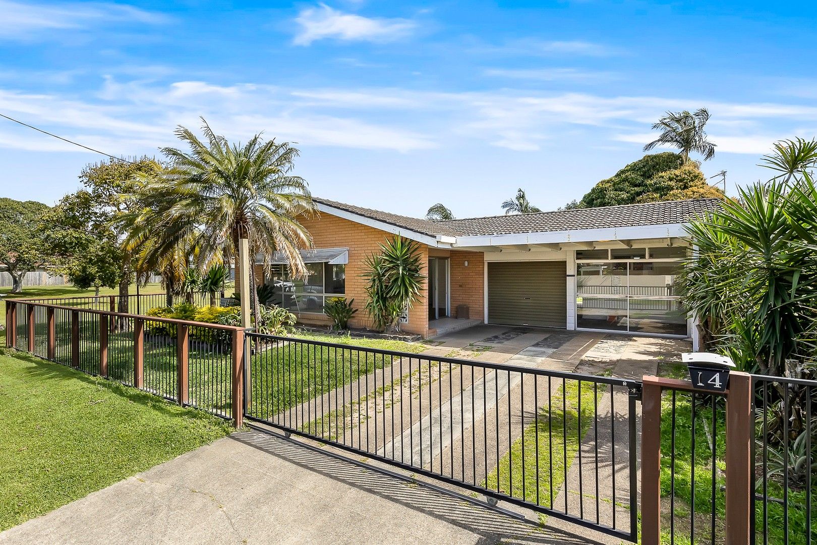 3 bedrooms House in 14 Dimitri Avenue BIGGERA WATERS QLD, 4216