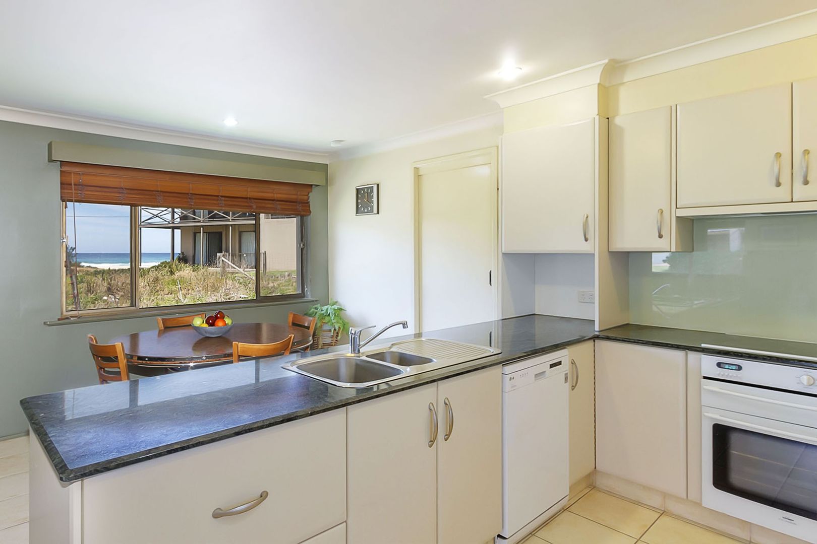 3 Ampat Place, Blueys Beach NSW 2428, Image 2