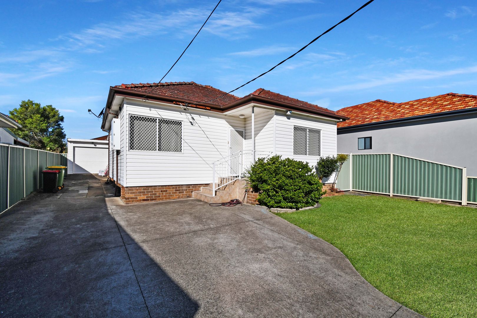 2 bedrooms House in 189 Woods Road YAGOONA NSW, 2199