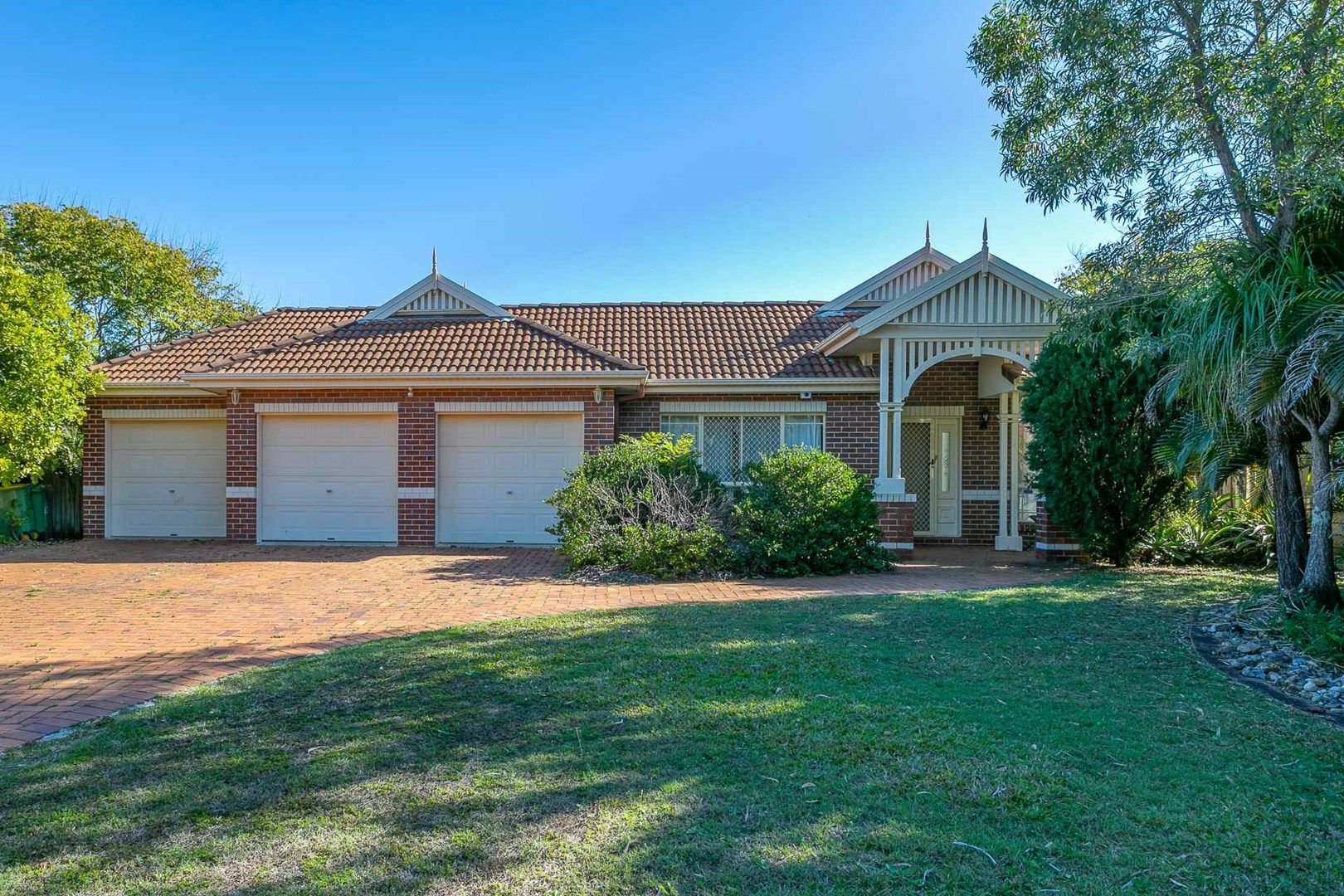 40 Castle Hill Drive, Murrumba Downs Property History & Address