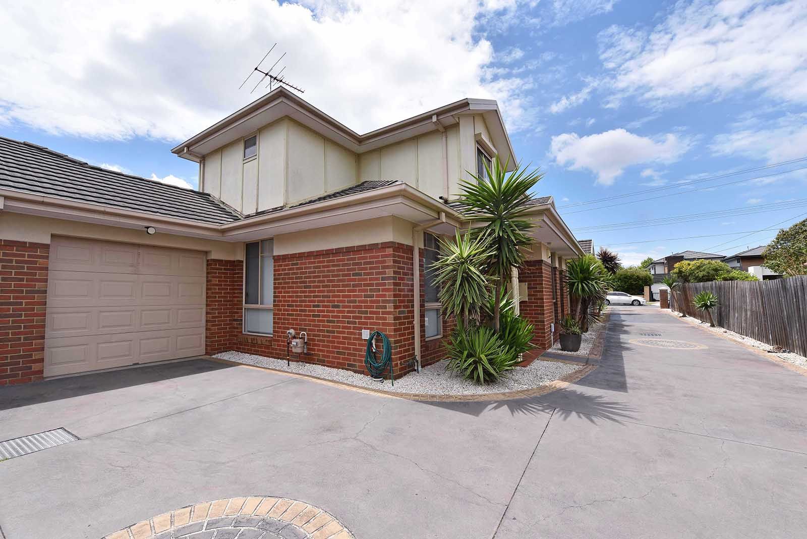 3 bedrooms Townhouse in 2/163 Ogilvie Street ESSENDON VIC, 3040